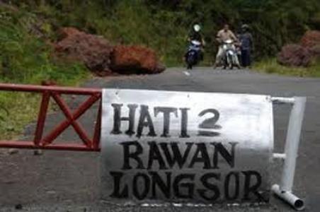 Jalan Medan-Brastagi Longsor